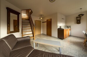 Apartment, Mountain View (2B/27a) | Living area | Flat-screen TV