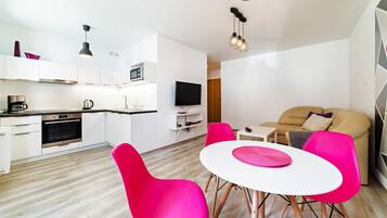 Apartamento (3E/6) | Área de estar | TV de tela plana