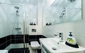 公寓 (3E/7) | 浴室 | 淋浴設備、風筒、提供毛巾