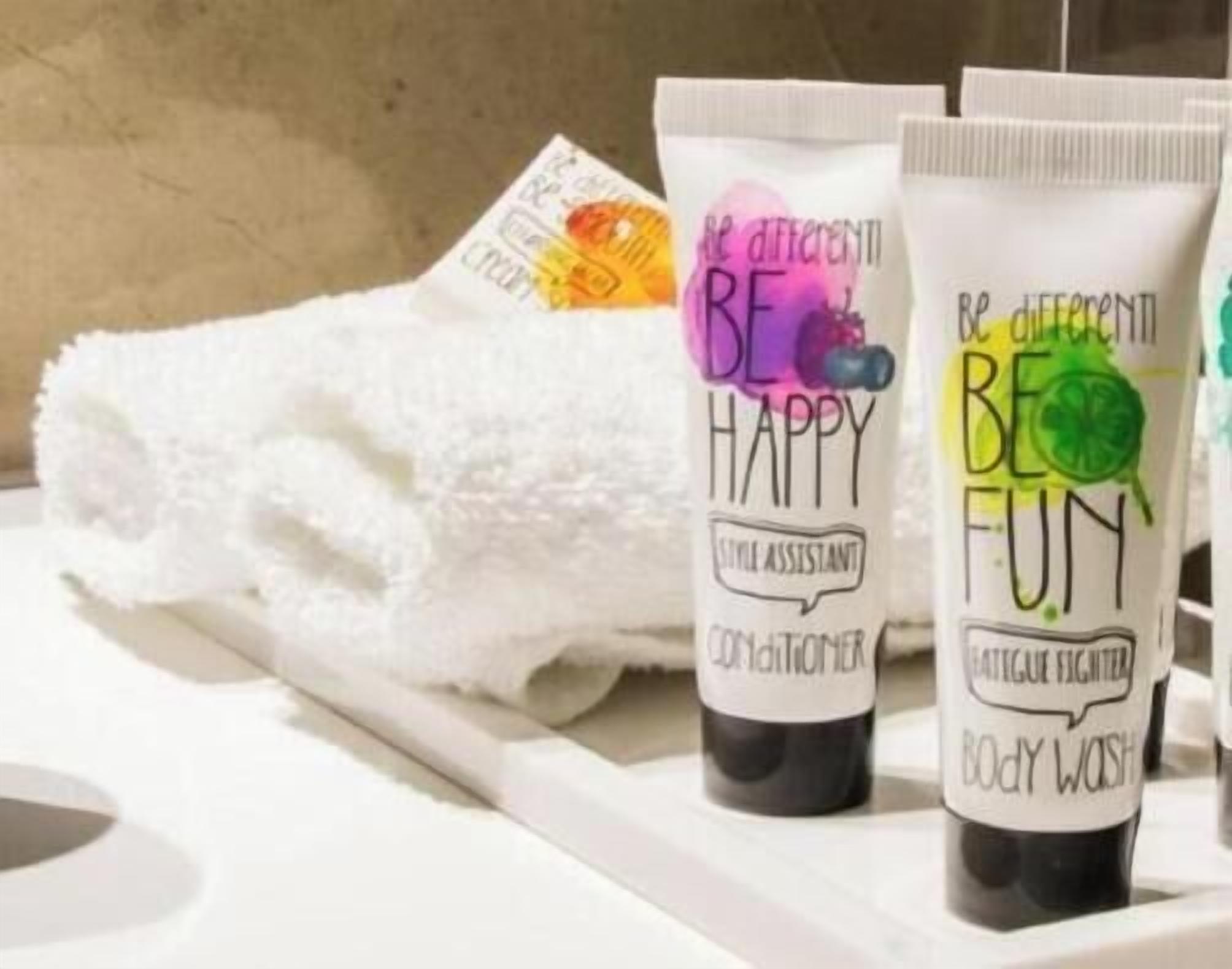 Équipements de salle de bain | Douche, sèche-cheveux, serviettes fournies