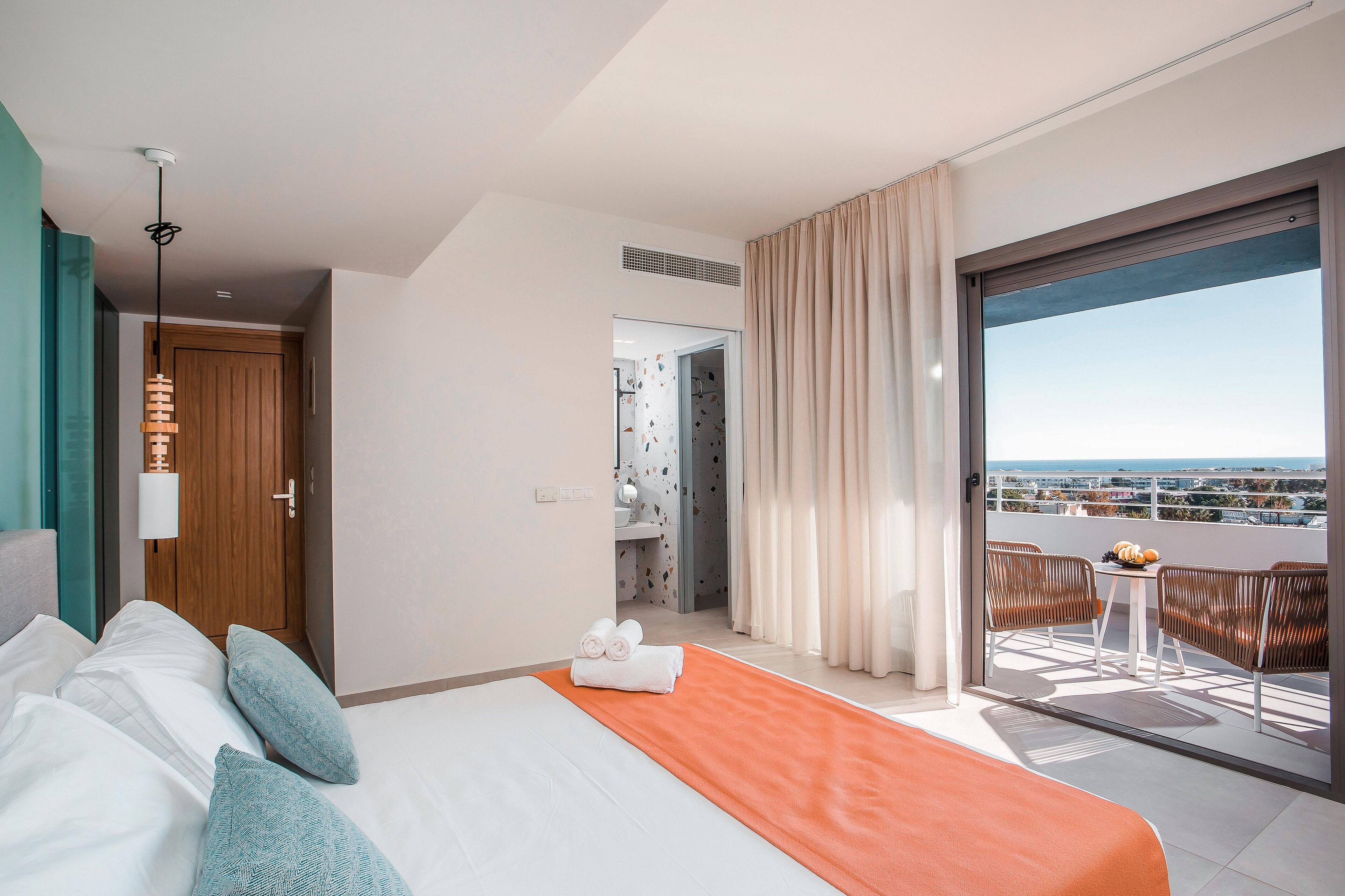 deluxe suite, 2 bedrooms | 2 bedrooms, premium bedding, pillow-top beds, in-room safe