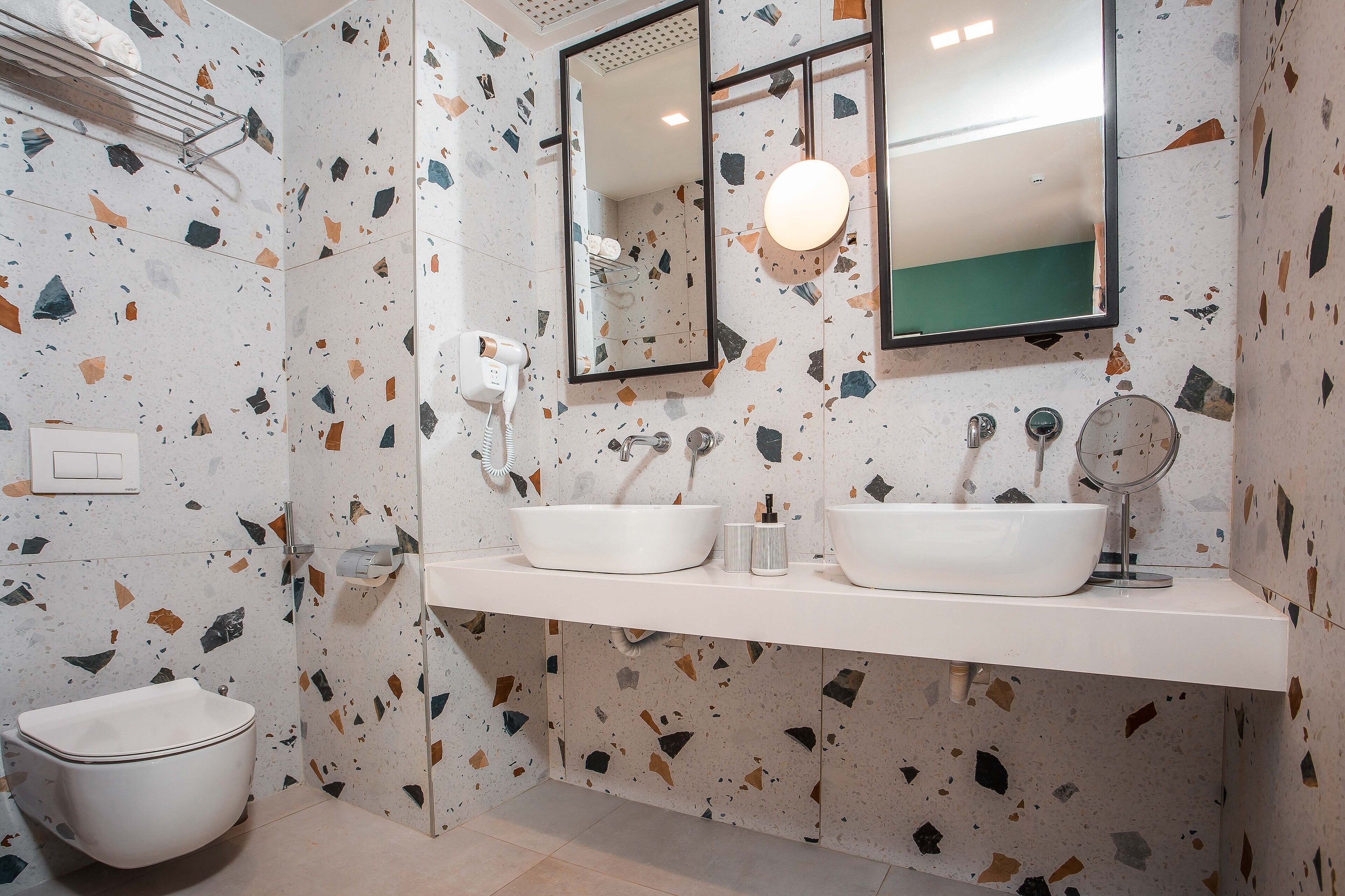 deluxe suite, 2 bedrooms | bathroom | shower, rainfall showerhead, free toiletries, hair dryer