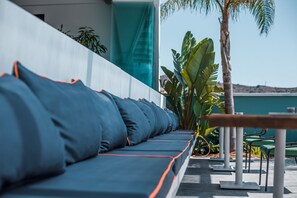 Bar junto a la piscina