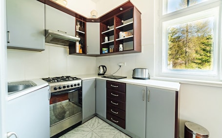 Refrigerador, placa de cocina, tetera/pava eléctrica