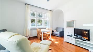 Apartemen (66/2) | Area keluarga | TV layar datar