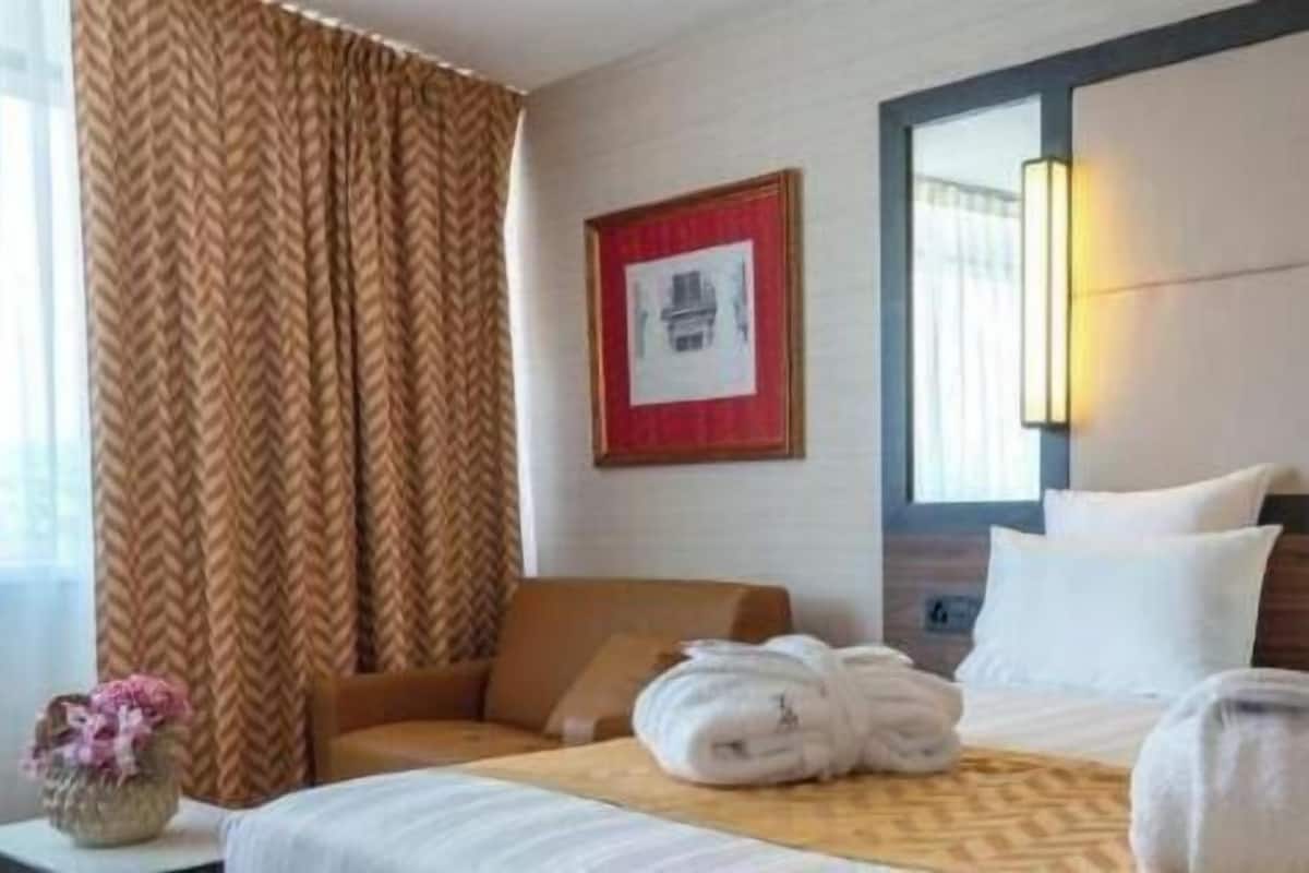 In-room safe, desk, laptop workspace, soundproofing