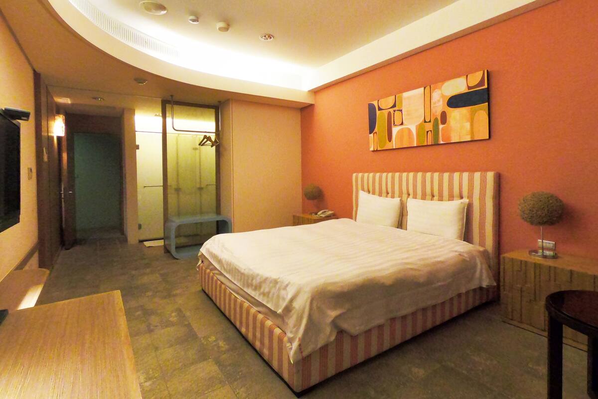 Desk, blackout drapes, WiFi (free), bed sheets