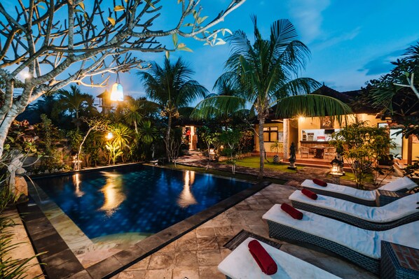 Outdoor pool - Bunda 7 Bungalow (Lembongan Island)