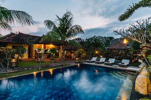 Outdoor pool - Bunda 7 Bungalow (Lembongan Island)