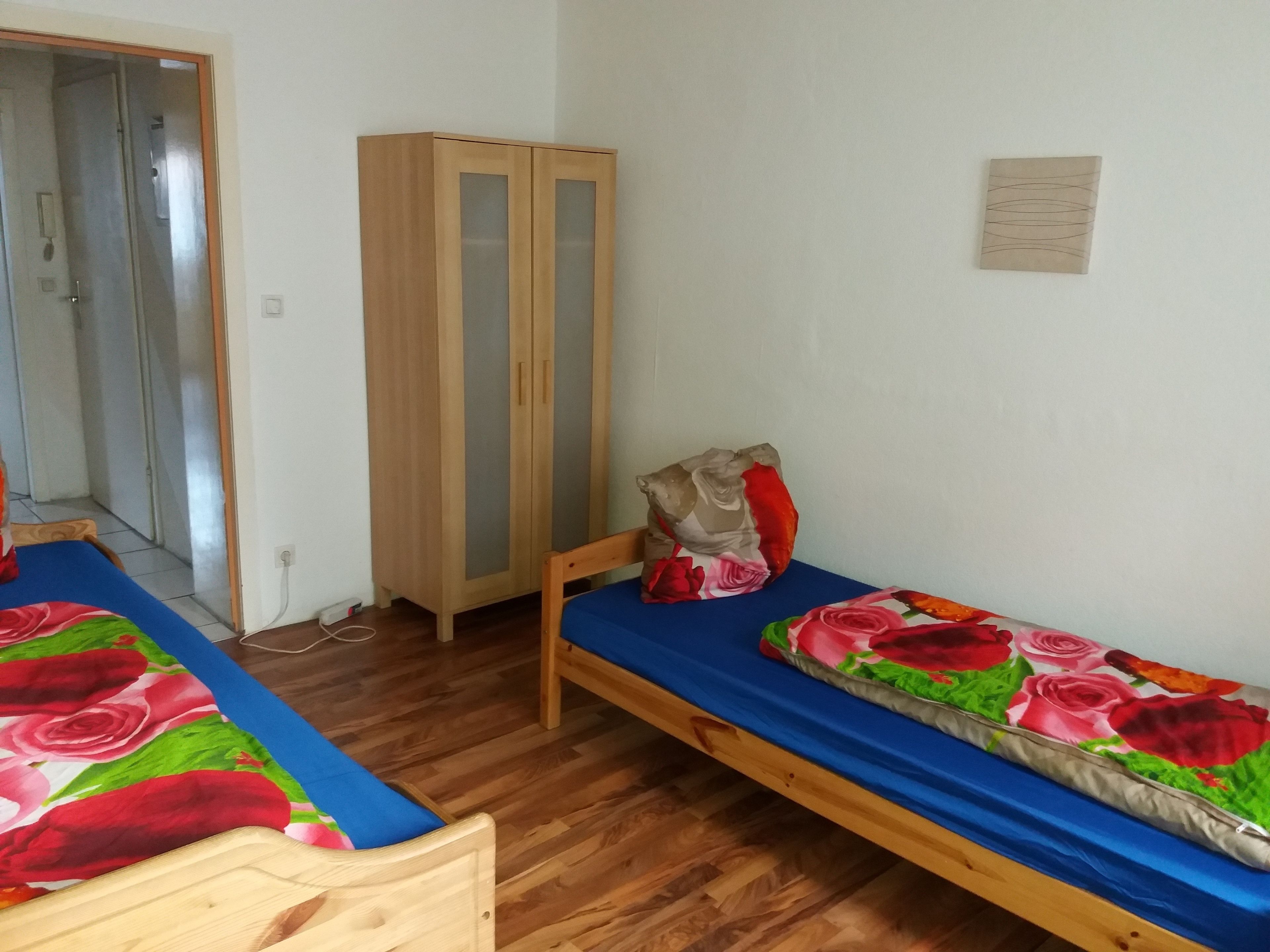 Basic-Apartment, Mehrere Betten, Nichtraucher, Blick auf den Innenhof | 2 Schlafzimmer, schallisolierte Zimmer