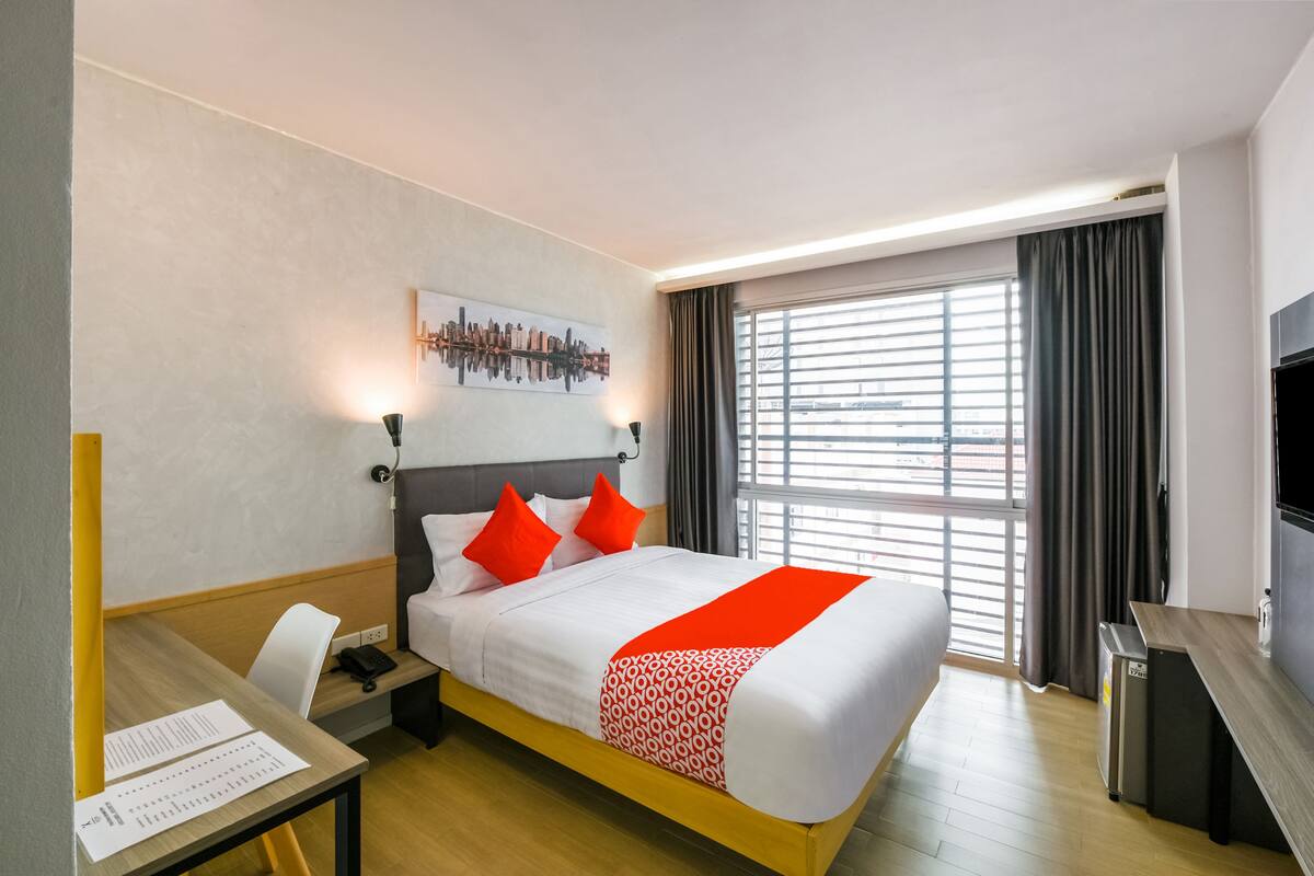 Standaard tweepersoonskamer | Een bureau, gratis wifi, beddengoed