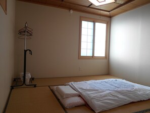 Habitació triple tradicional (2nd Floor,Private Room,Japanese Style) | Wifi gratuïta i roba de llit 