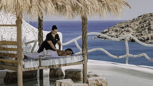 A massage therapy session on a wooden platform with a view of the sea. - Calilo (Ios)