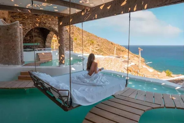 Suite de disseny, 2 dormitoris, piscina privada, vistes al mar (Multi-level Pond) | Roba de llit d'alta qualitat, minibar i caixa forta a l'habitació