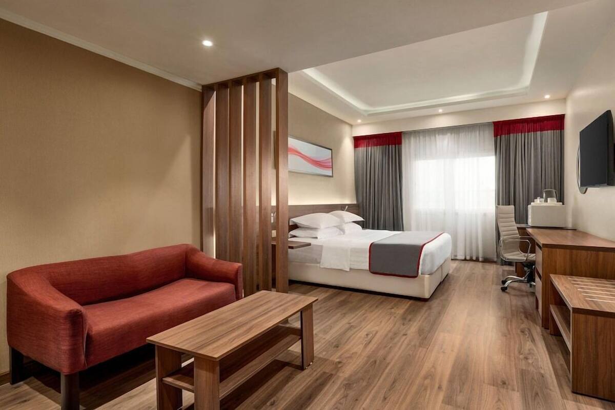 Egyptian cotton sheets, premium bedding, pillow-top beds, minibar