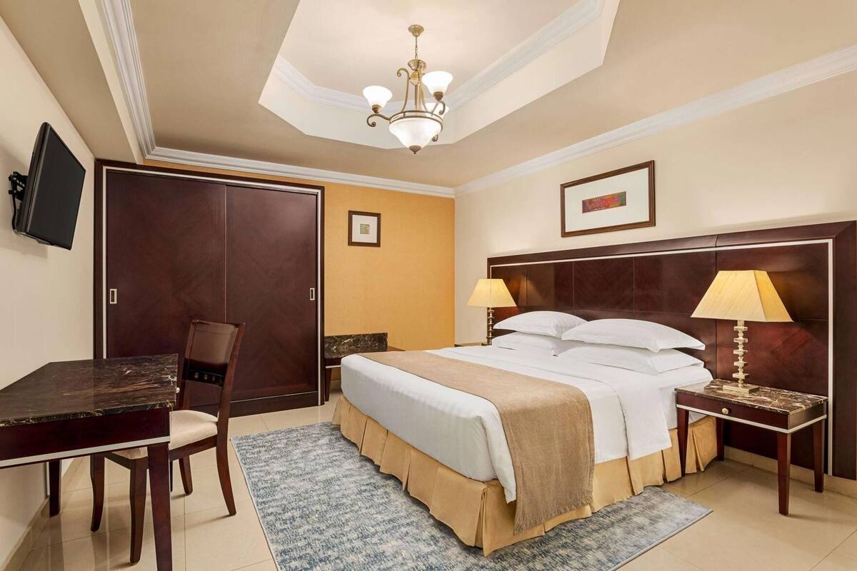 Egyptian cotton sheets, premium bedding, pillow-top beds, minibar