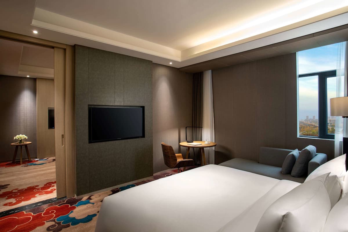 Deluxe-Suite, 1 King-Bett, Nichtraucher | Minibar, Schreibtisch, schallisolierte Zimmer, kostenloses WLAN