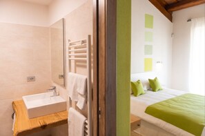 Double Room, Mountain View (Campagna) | In-room safe, desk, blackout drapes, soundproofing - I Boschetti (Magliano Alpi)