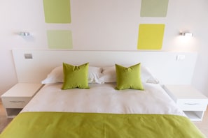 In-room safe, desk, blackout curtains, soundproofing - I Boschetti (Magliano Alpi)
