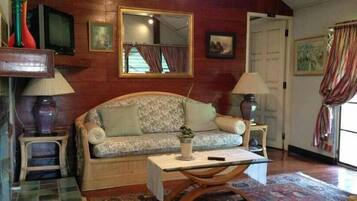 3-Bedroom House | Living area