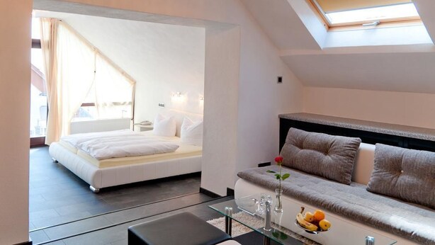 Suite | Desk, blackout drapes, soundproofing, WiFi (free) - Landhotel Rauber (Oberthal)