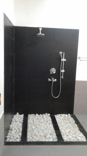Shower, towels
