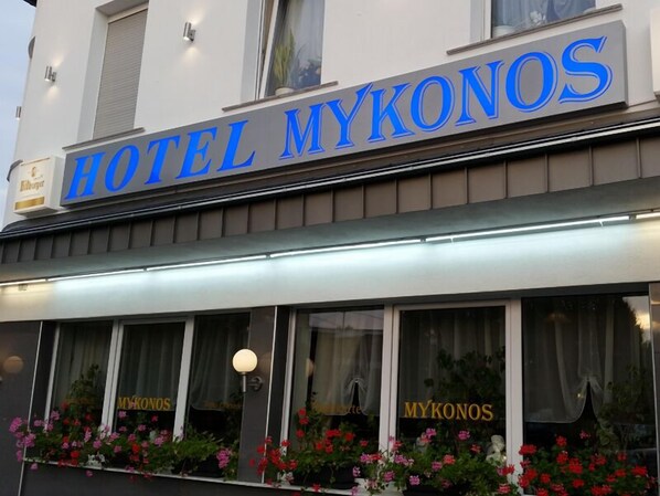 Front of property - Hotel Mykonos (Eschweiler)