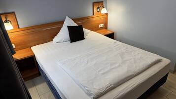 Dobbeltrom – comfort, privat bad | Minibar, safe på rommet, skrivebord og lydisolert