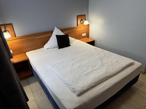 舒适双人房, 私人浴室 | 迷你吧、客房内保险箱、办公桌、隔音