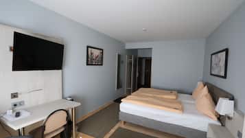 Classic Double Room, Non Smoking | In-room safe, desk, blackout drapes, free WiFi