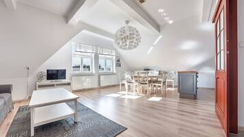 Apartemen (6/5) | Area keluarga | TV layar datar