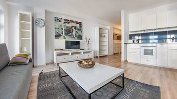 Apartment (6/1) | Living area | Flat-screen TV