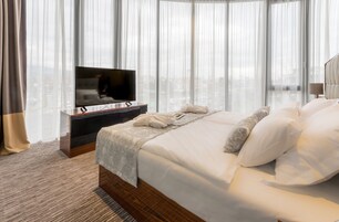 Suite | Minibar, in-room safe, desk, laptop workspace