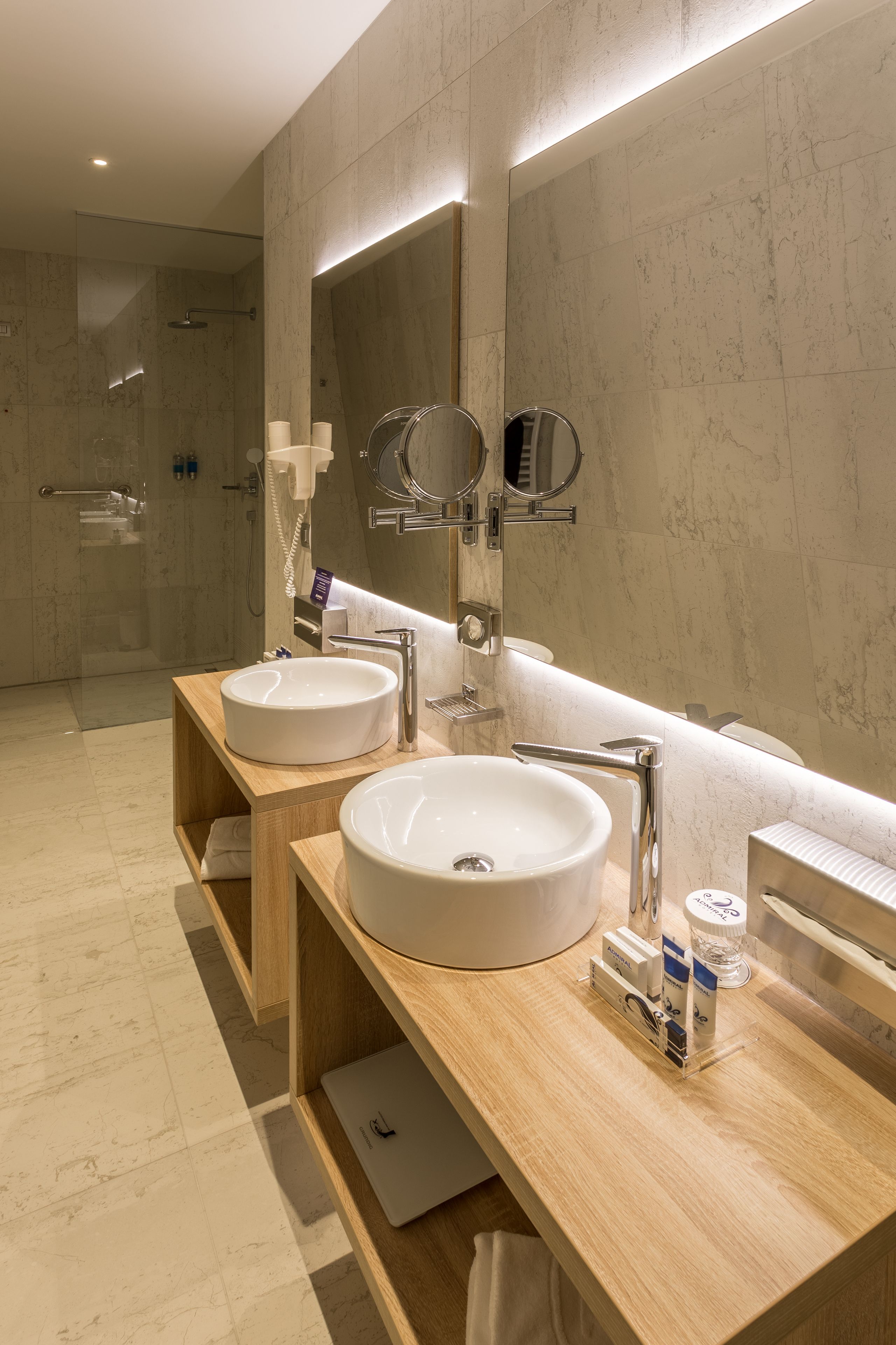 suite | bathroom | shower, free toiletries, hair dryer, bathrobes