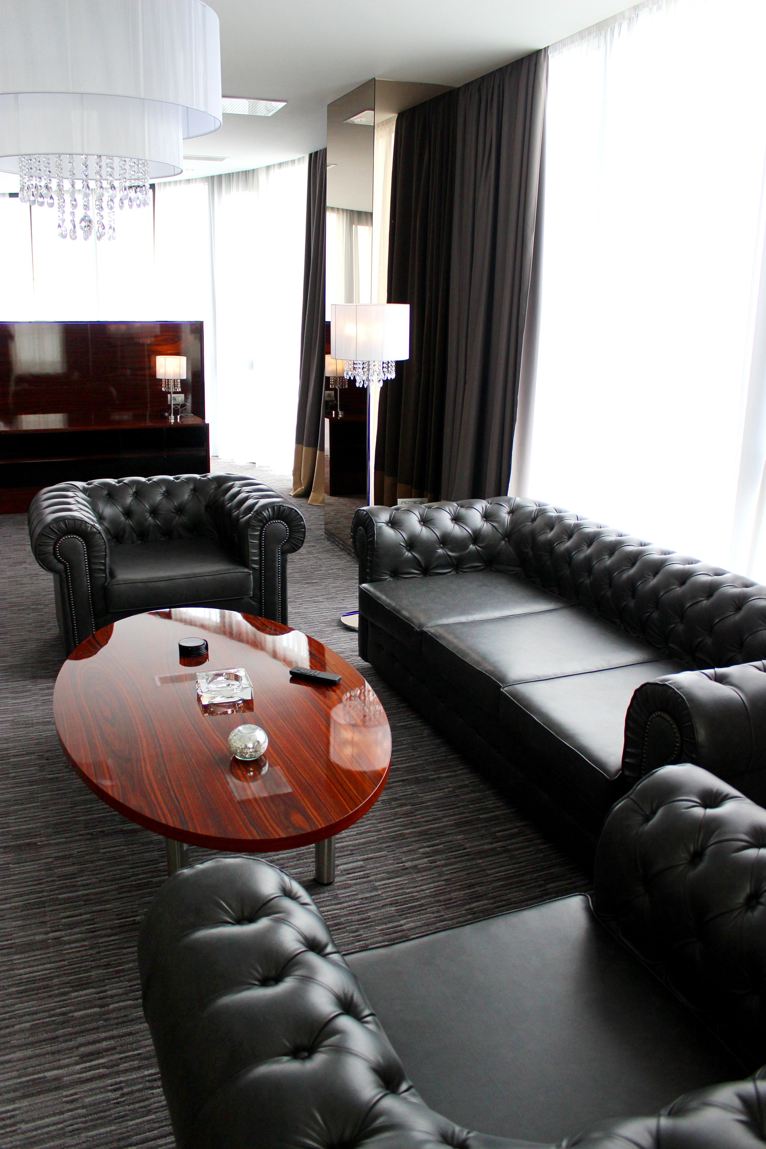 deluxe suite, terrace | minibar, in-room safe, desk, laptop workspace