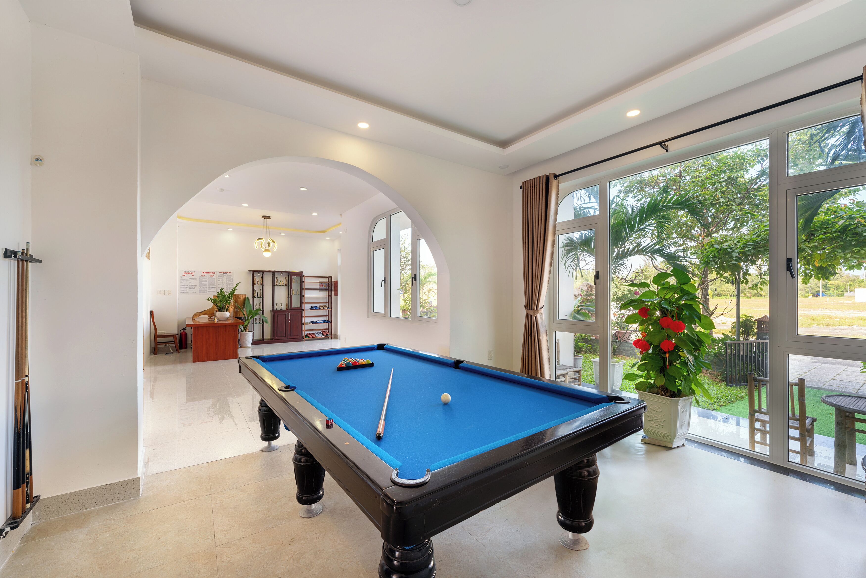 Flat-screen TV, offices