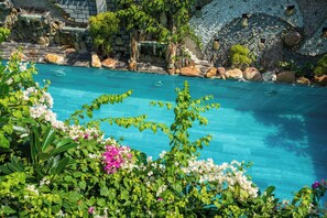 Premium bedding, memory foam beds, minibar, in-room safe - Yellow Daisy Villa (Da Nang)