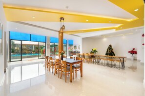 Breakfast, lunch and dinner served - Yellow Daisy Villa (Da Nang)