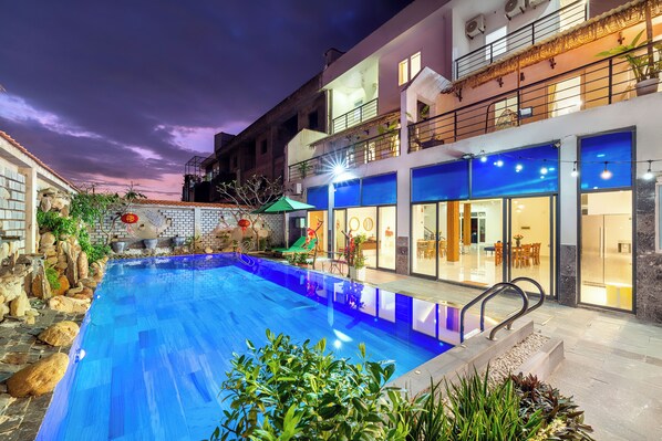 Ulkouima-allas, aurinkovarjoja