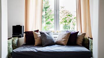 Apartemen (5/1) | Area keluarga | TV layar datar