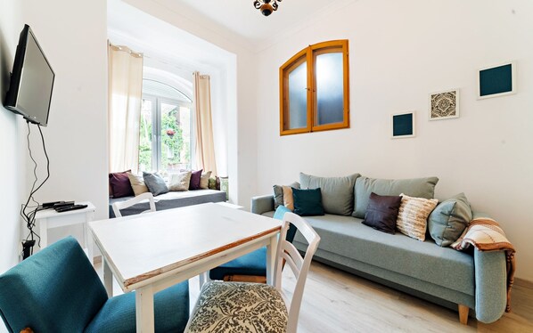 Apartment (5/1) | Living area | Flat-screen TV