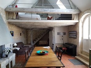 Cottage (Le Pavillon de Chasse) | Individually decorated, individually furnished, desk, blackout drapes - La Chancellerie (Huismes)