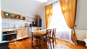 Apartment (6/4) | Living area | Flat-screen TV - EverySky Norwida Jelenia Gora (Jelenia Gora)