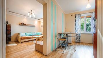 Apartemen (9/2) | Area keluarga | TV layar datar