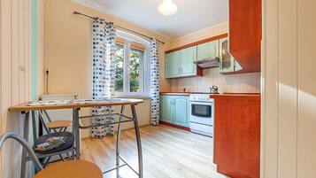 Apartment (9/2) | Private kitchen | Fridge, oven, stovetop, cookware/dishes/utensils