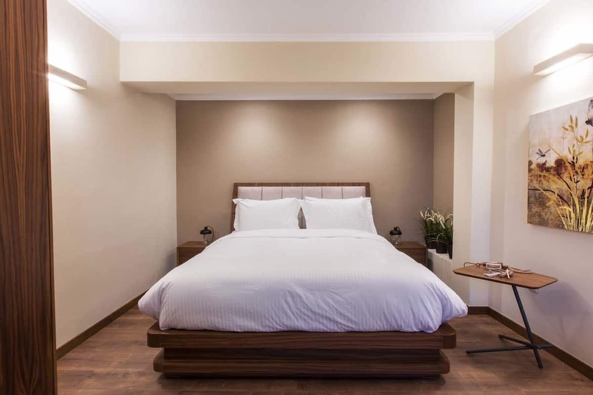 Villa, 4 slaapkamers (Villa Andromachi) | 1 slaapkamer, een bureau, een strijkplank/strijkijzer, gratis wifi