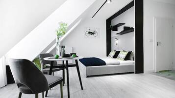 Deluxe Studio Suite | 1 bedroom, iron/ironing board, free cots/infant beds, free WiFi