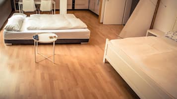 Studio | In-room safe, desk, blackout curtains, soundproofing