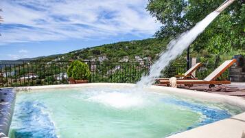 Infinity pool