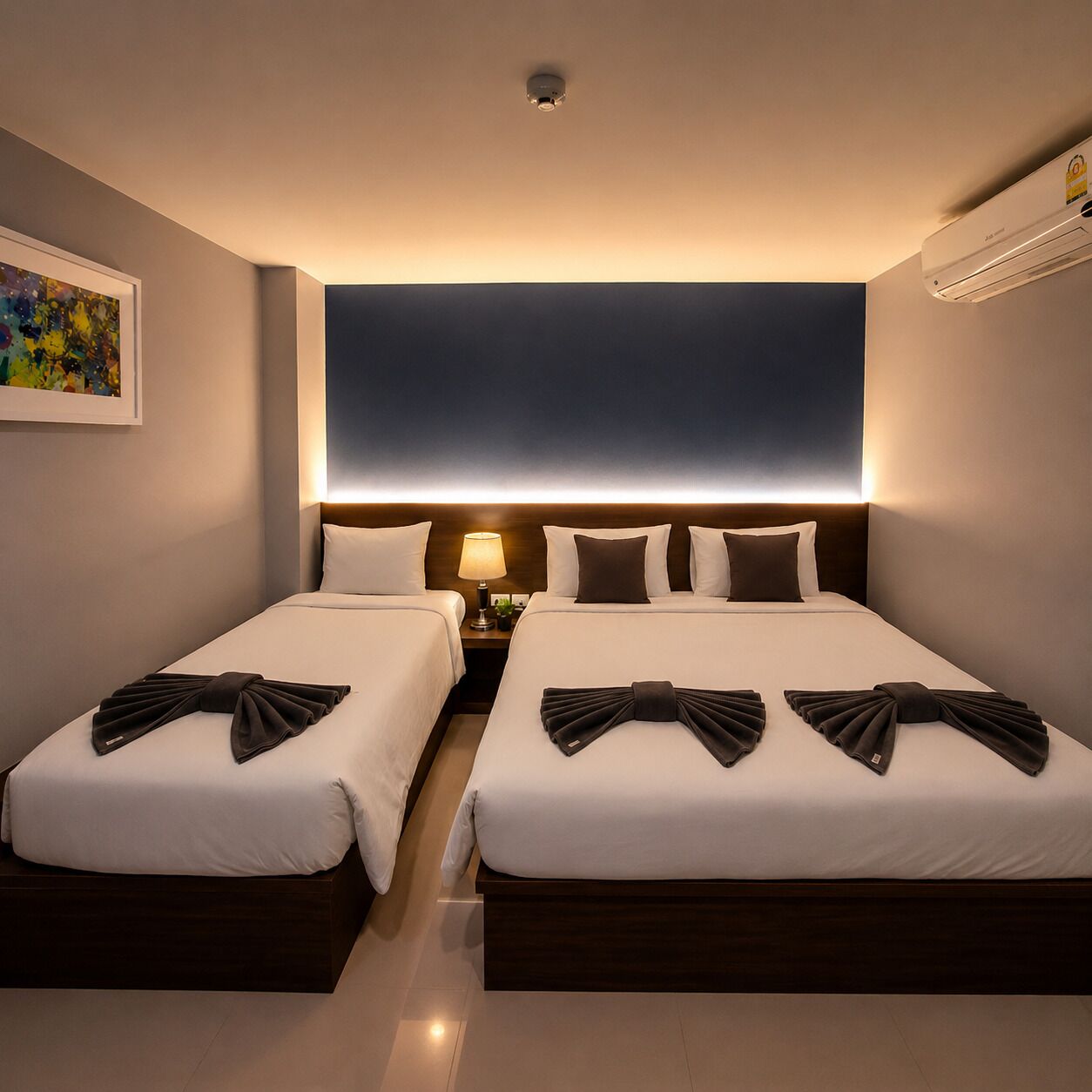 Deluxe Twin Room, Non Smoking | In-room safe, desk, free WiFi, bed sheets
